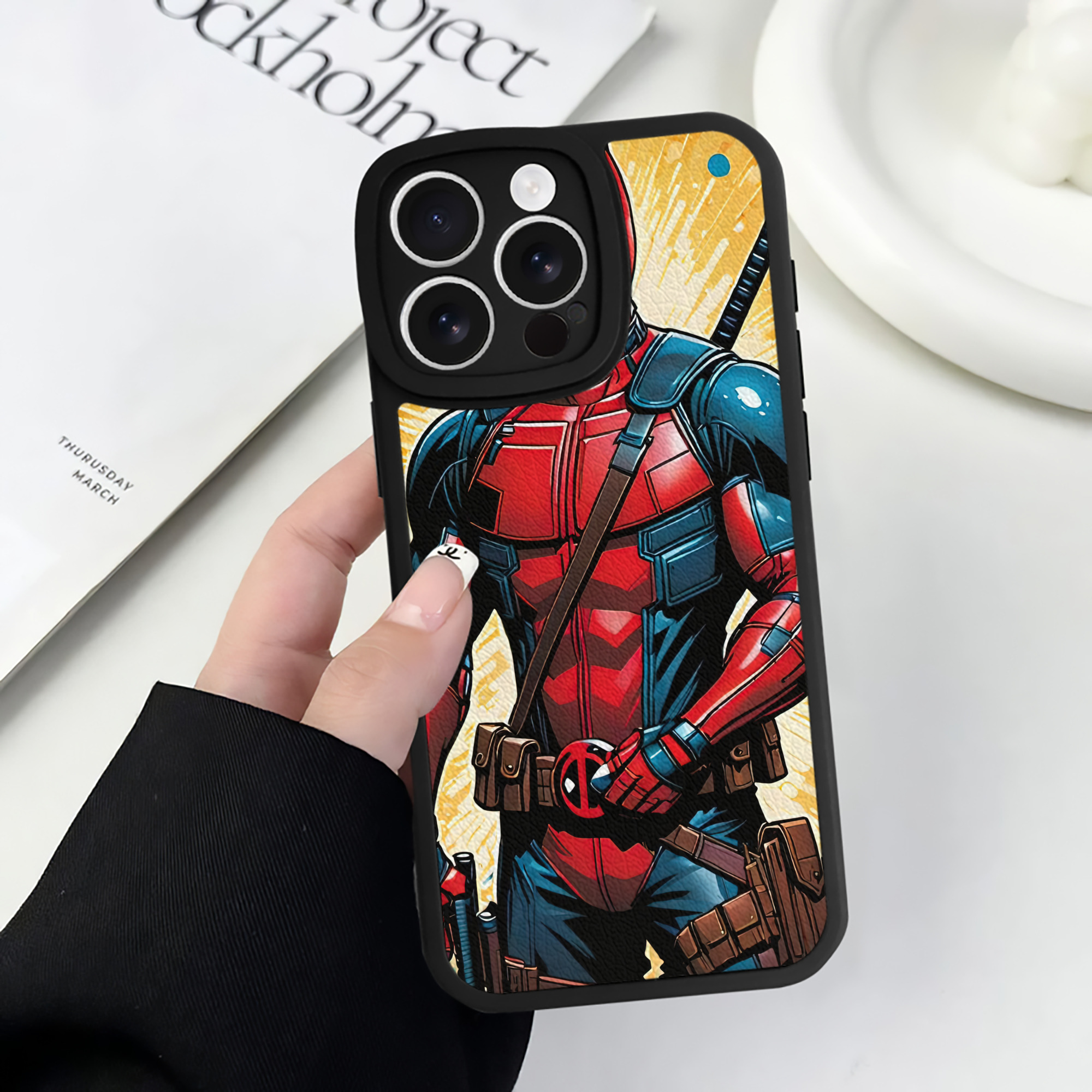 （画像用） Deadpool デッドプール 【iPhone 16シリーズ対応】シリコンスマホケース（レザー調） 材質：シリコン